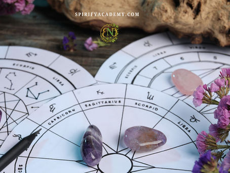 12 Häuser in der Astrologie mit Amethyst und Rosenquarz