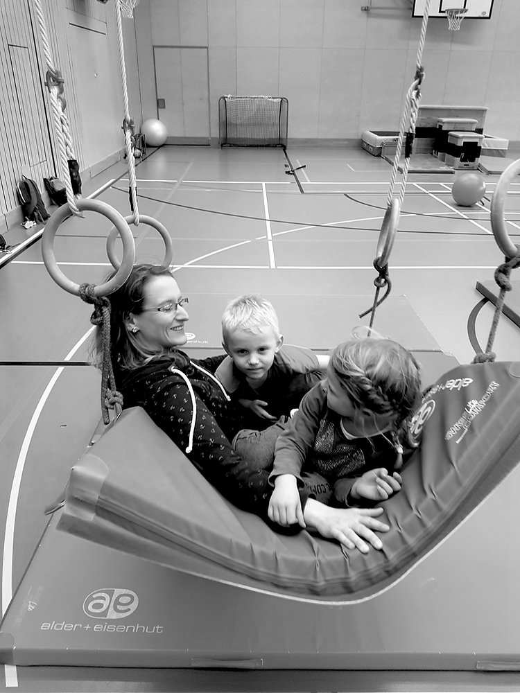 b.elkis kunterbunte Turnhalle b.elkis kunterbunte Turnhalle