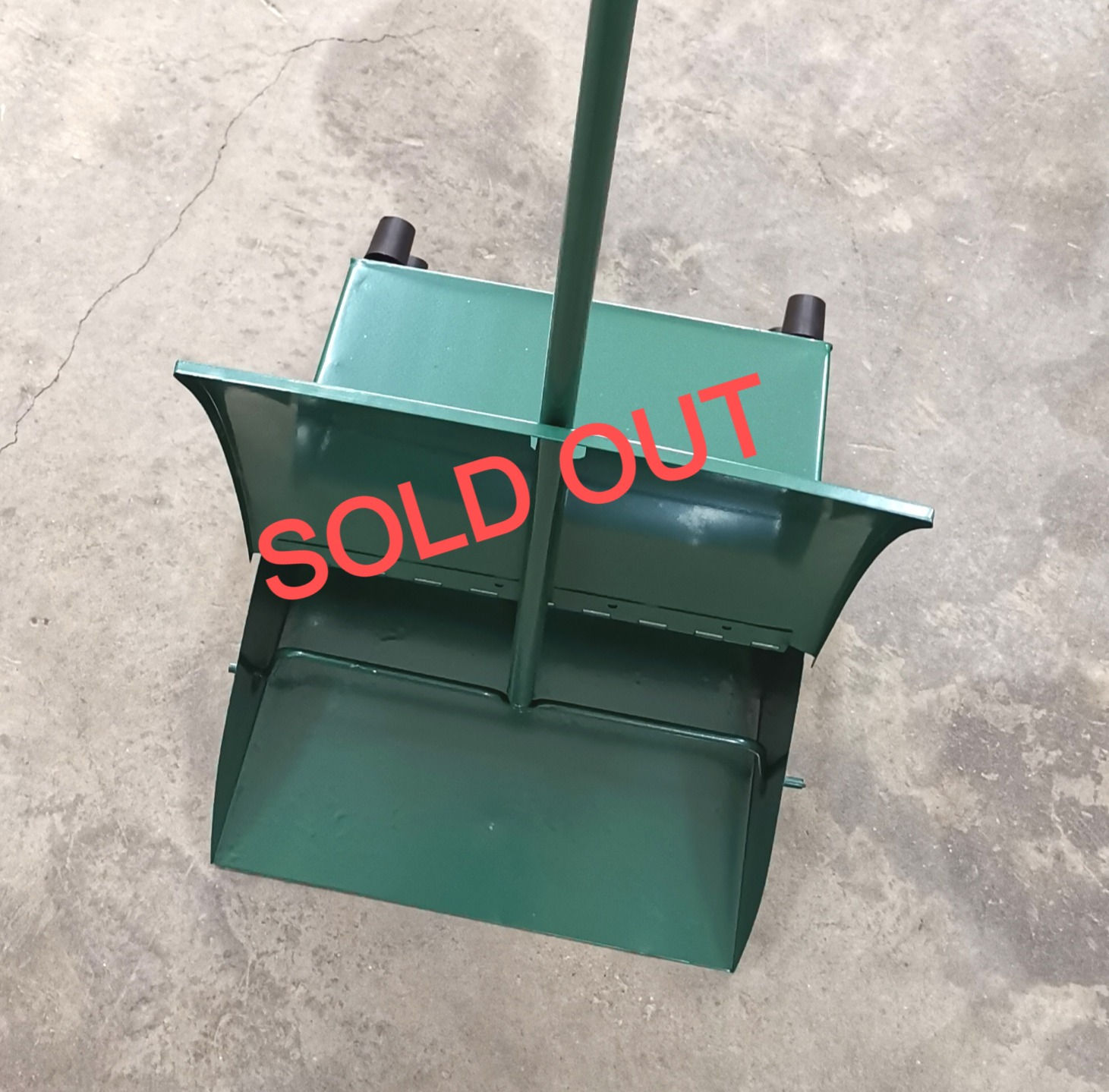 (174143) DUST PAN GALV LOBBY