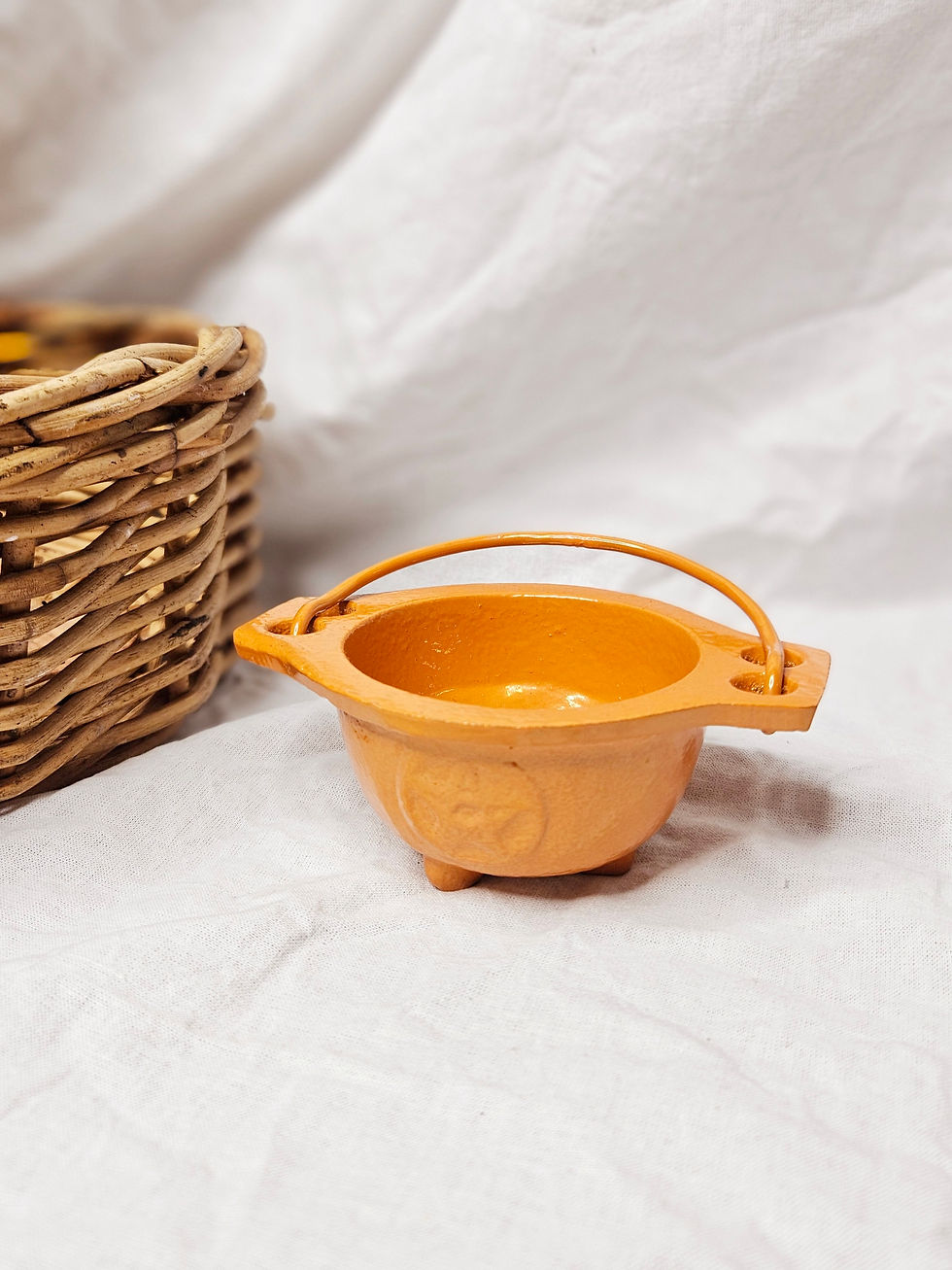 Thumbnail: Cast Iron Cauldrons (small)