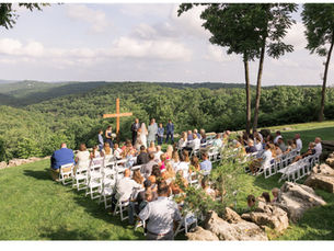 Graystone Valley outdoor wedding ceremony space. Featuring dramatic Ozark Mountain views.