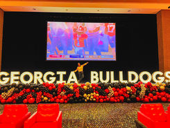 georgiabulldogs.balloondecor.balloonwall.footballballoons.jpeg