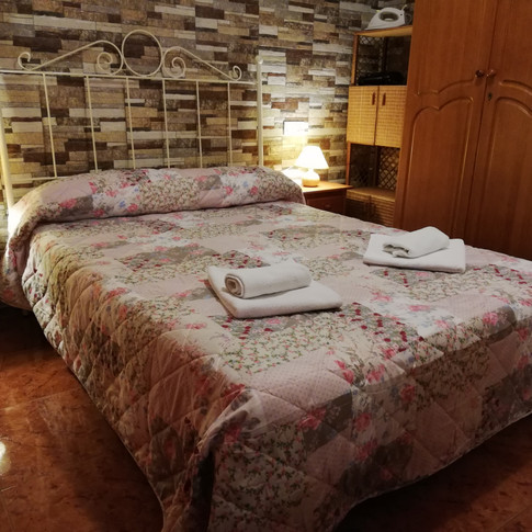 Casa Rural Villa Belydana Dormitorio matrimonio 1 (Renovado) cama matrimonio 135 cm ancha x 190 cm larga