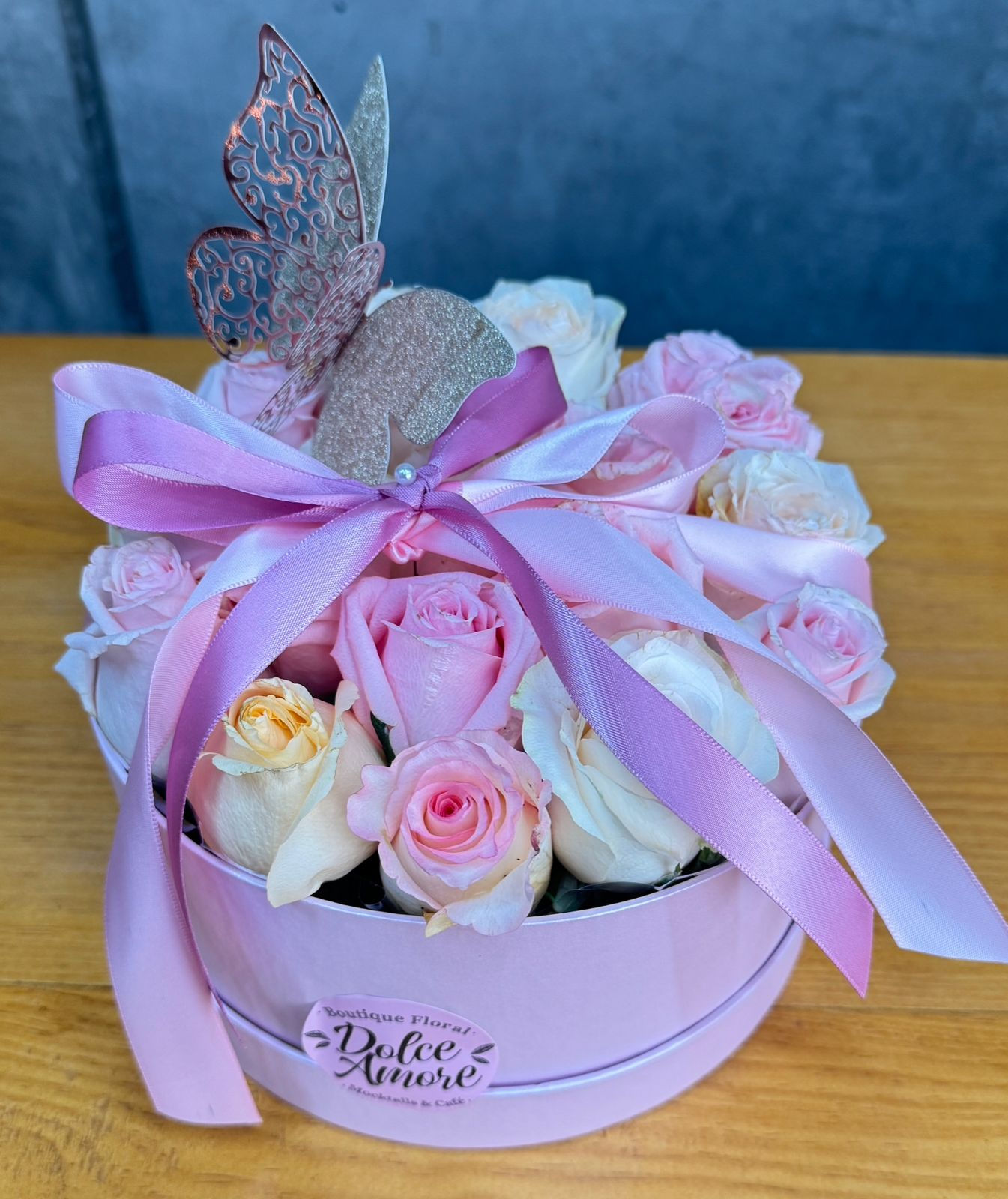 Caja con rosas “Algodón de azúcar”