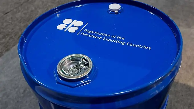 Oil falls on prospect of more OPEC+ supply, easing risks in Middle East