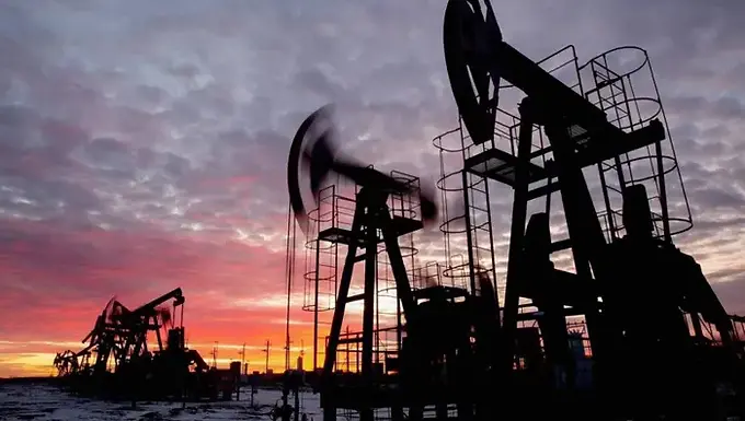 Oil falls 2% as investors weigh tariffs, Russian supply