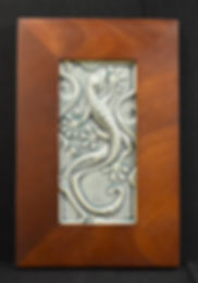 4"x8" Medicine Bluff Gecko Tile in Mitered Mahogany Frame CA204