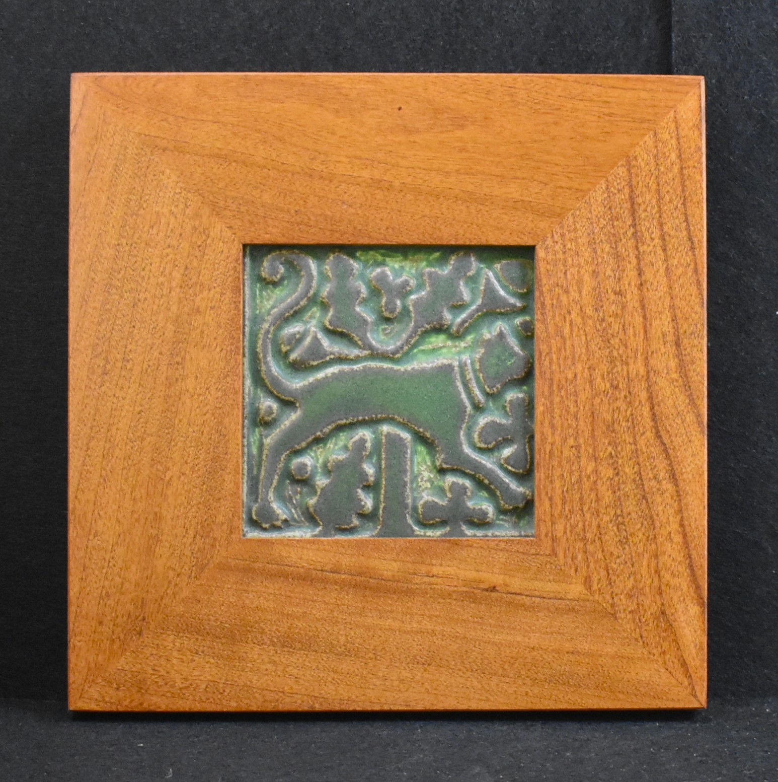 4"x4" Motawi Cat Tile in Mitered Cherry Frame M041