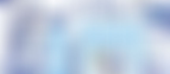 Sistema industrial de purificação de água com tubulações em aço inoxidável e sensores de monitoramento