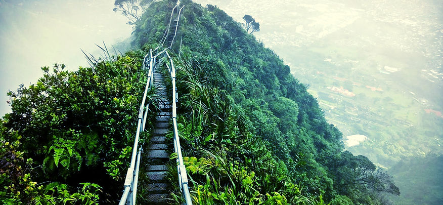 Stairway to Heaven hike on Oʻahu, Hawai‘i – iconic island trail view