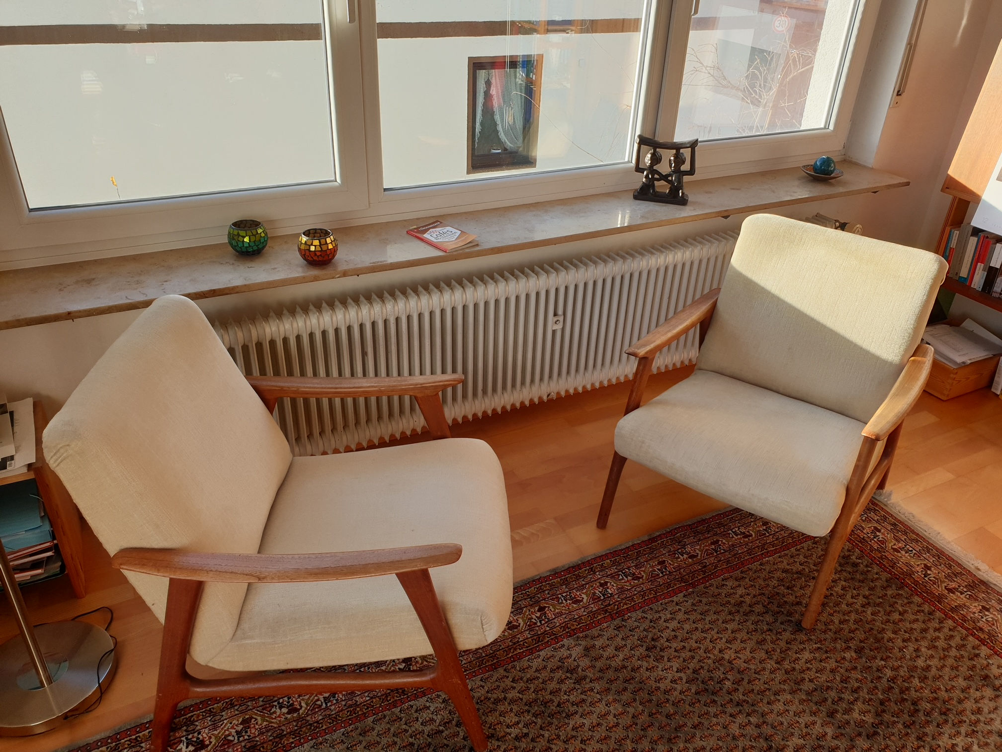 Paire de fauteuils en teck années 60