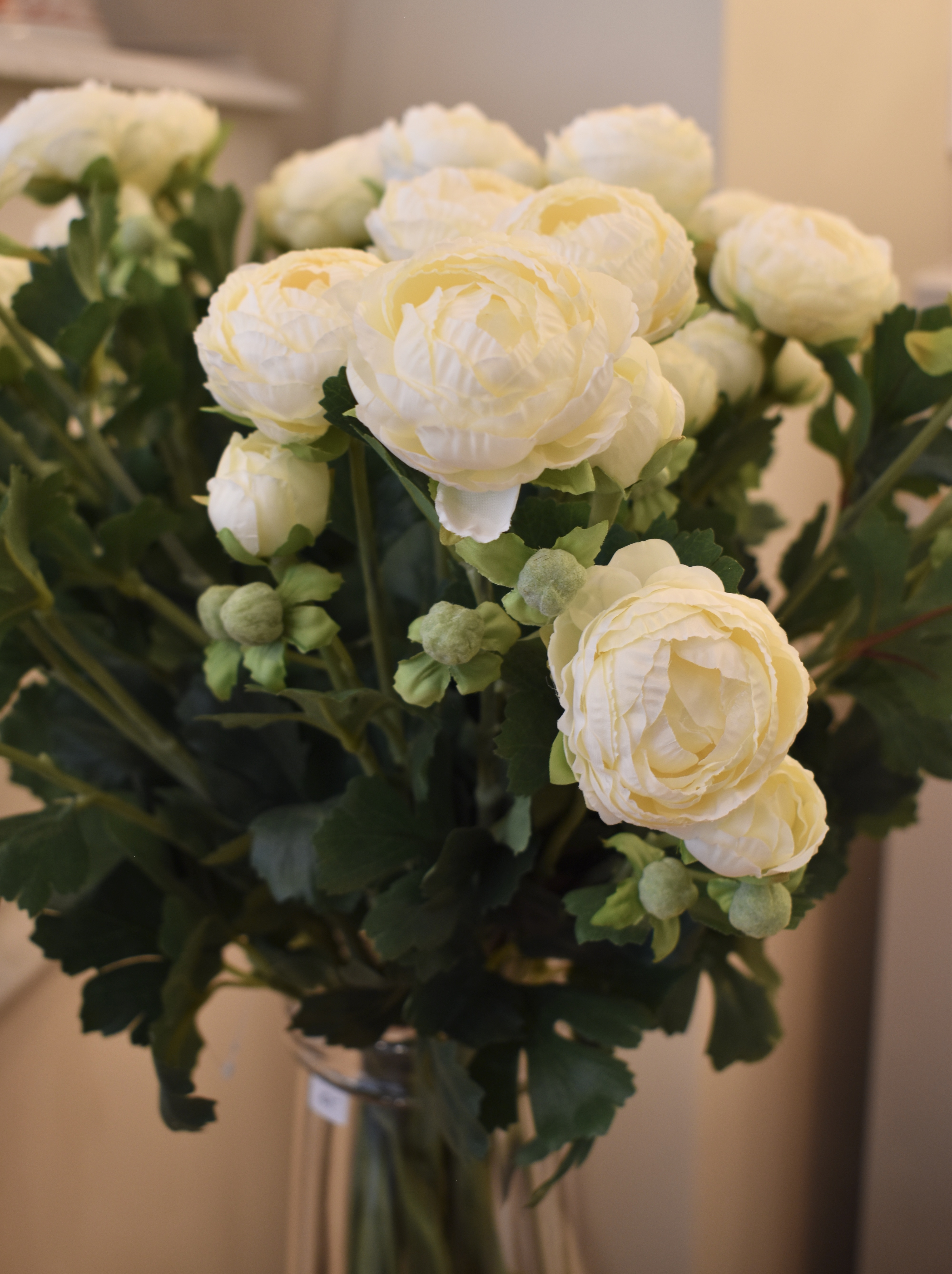 22" White Ranunculus