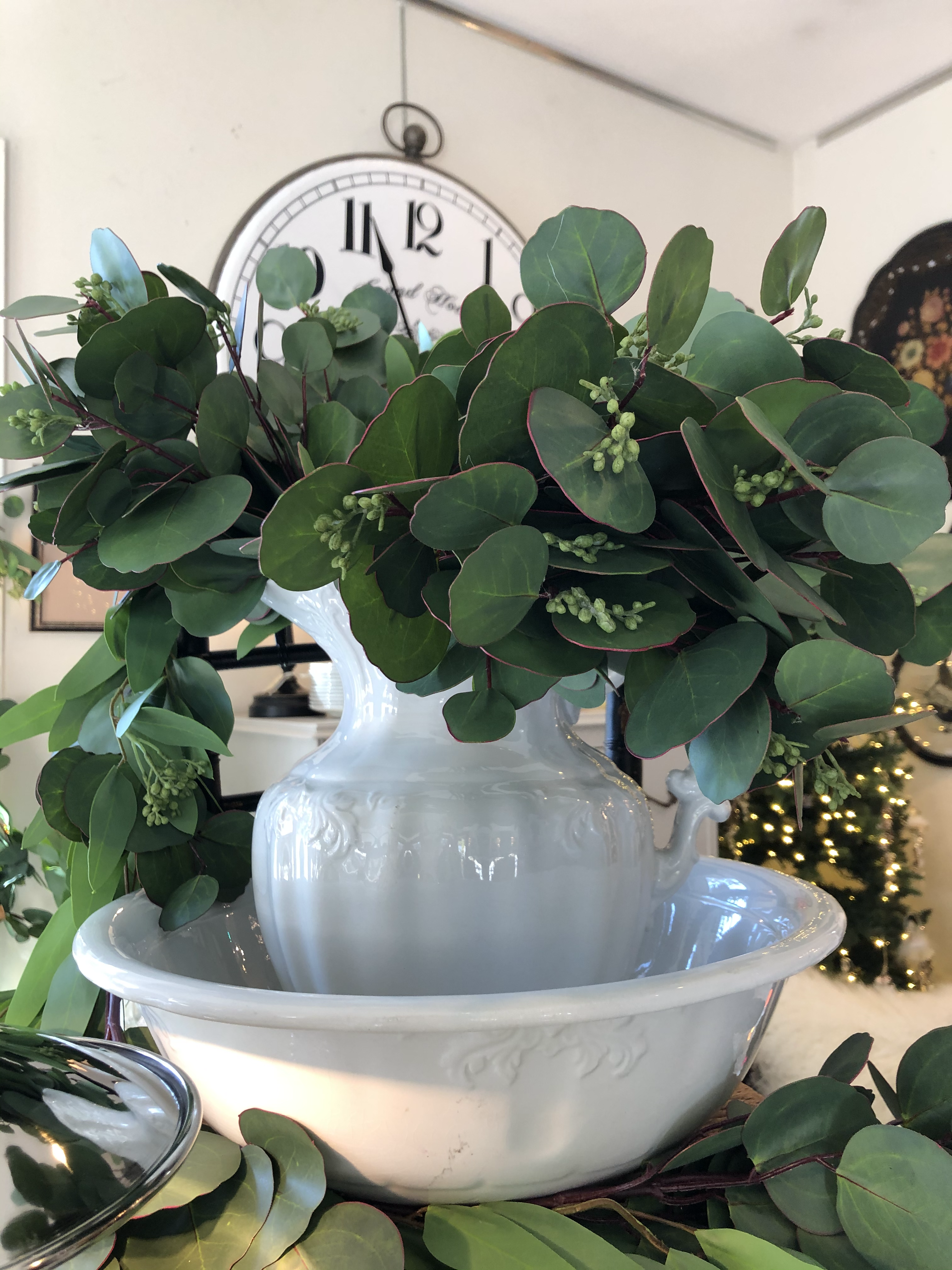 Short Eucalyptus Bunch w/12 Stems