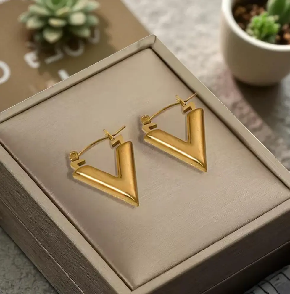 Miniature : Boucles d'oreilles en acier inoxydable - Créoles Géométriques Triangle V