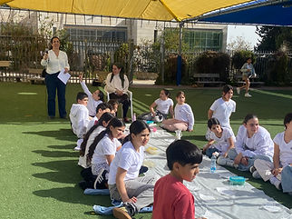 תלמידי בית ספר גילה א' בסדר פסח חגיגי