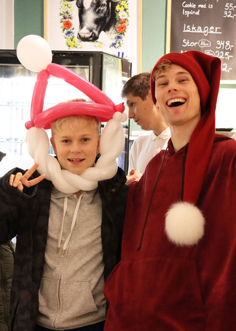 Juleunderholdning-med-nisse-ballonklovn8.jpg
