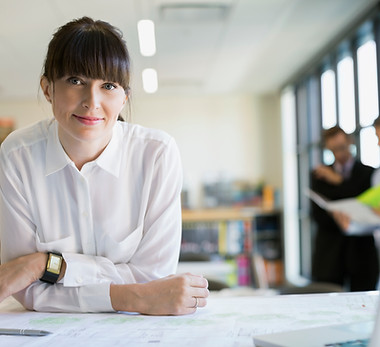 Femme dans un bureau