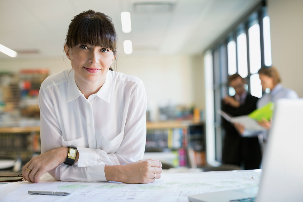 Mujer en una oficina