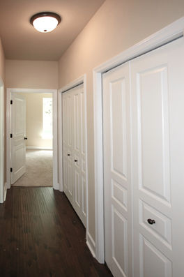 9252 (23) Hallway.jpg