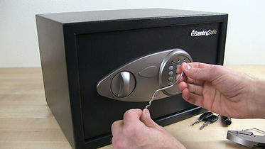 HolesInContainer_SentrySafe_X055-1.jpeg