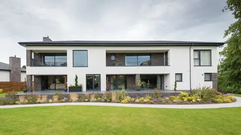 Luxury housing with garden