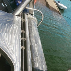 Gunnel roller attached to a vessel