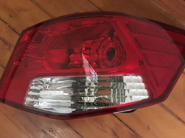 Miniatura: Lanterna traseira - Kia Cerato - Lateral