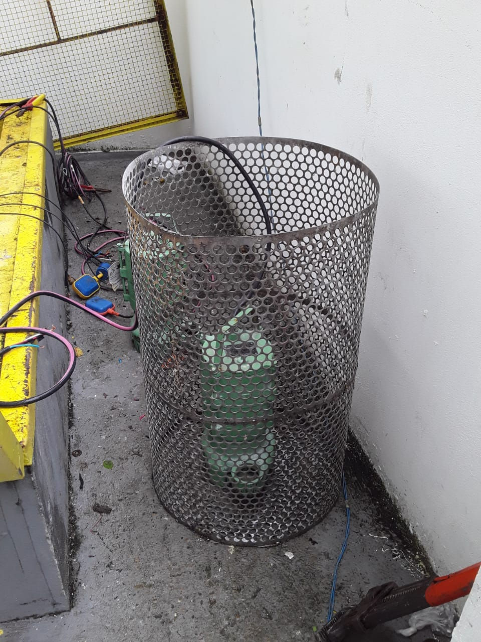 Gradeamento em tela inox para bomba