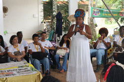 Rejane Rogrigues, líder do Quingoma, apresenta a cartografia social do quilombo