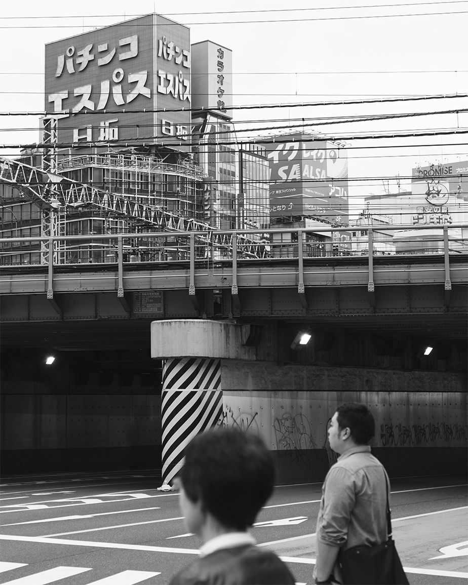 urban photography people crossing tokyo street