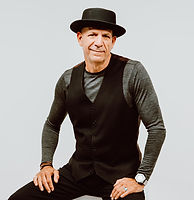 Robyn Ashley & Band 2025 (high res) -27.jpg