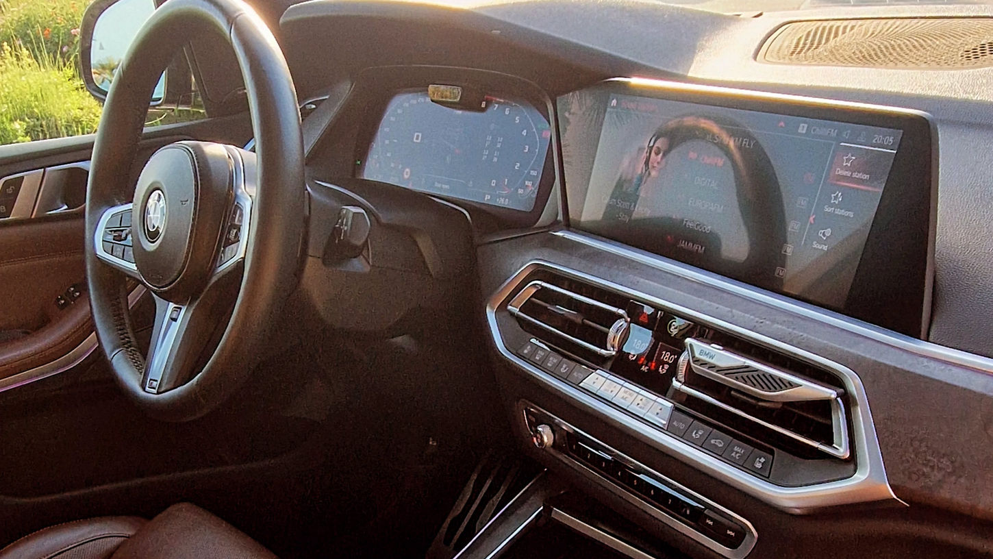 BMW X5 xDrive40i M Sport dashboard with digital cockpit and iDrive display