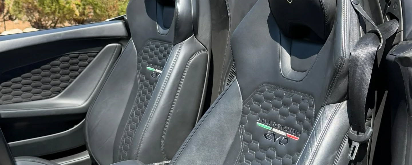 Sport seats inside Lamborghini Huracán EVO Spyder available for rent in Marbella