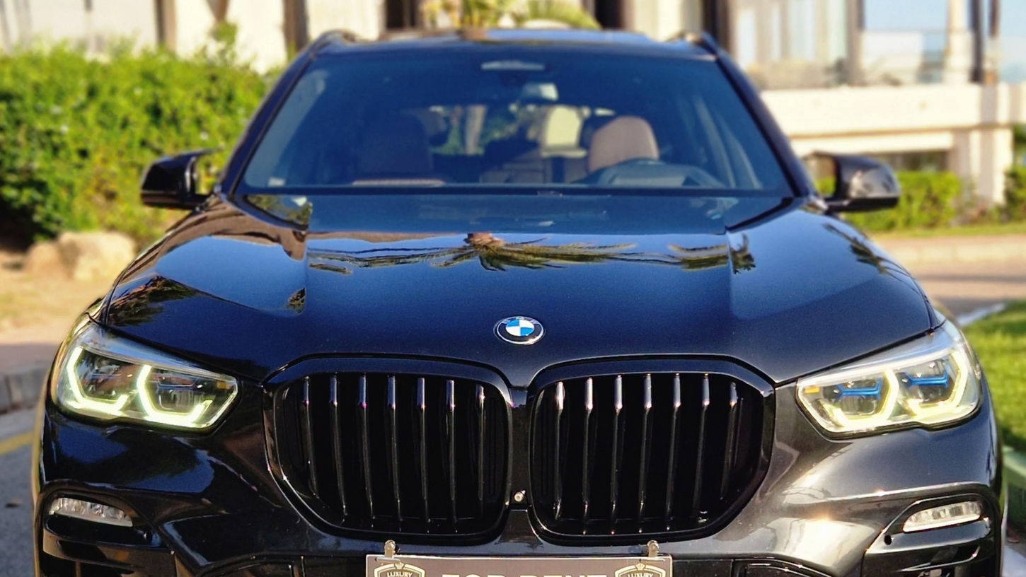 Front view of the BMW X5 xDrive40i M Sport rental in Marbella