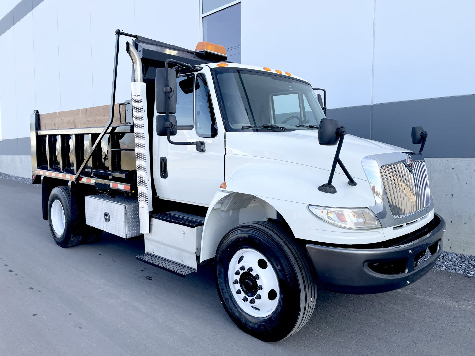 2015 INTERNATIONAL 4300 CUMMINS DIESEL DUMP TRUCK