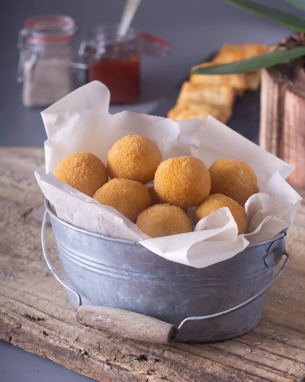 Salgadinhos - Porção de Bolinha de Queijo