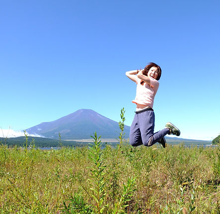line_149996714338930 (1)_edited.jpg
