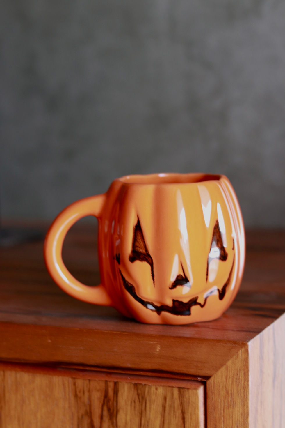 evil pumpkin mug in orange