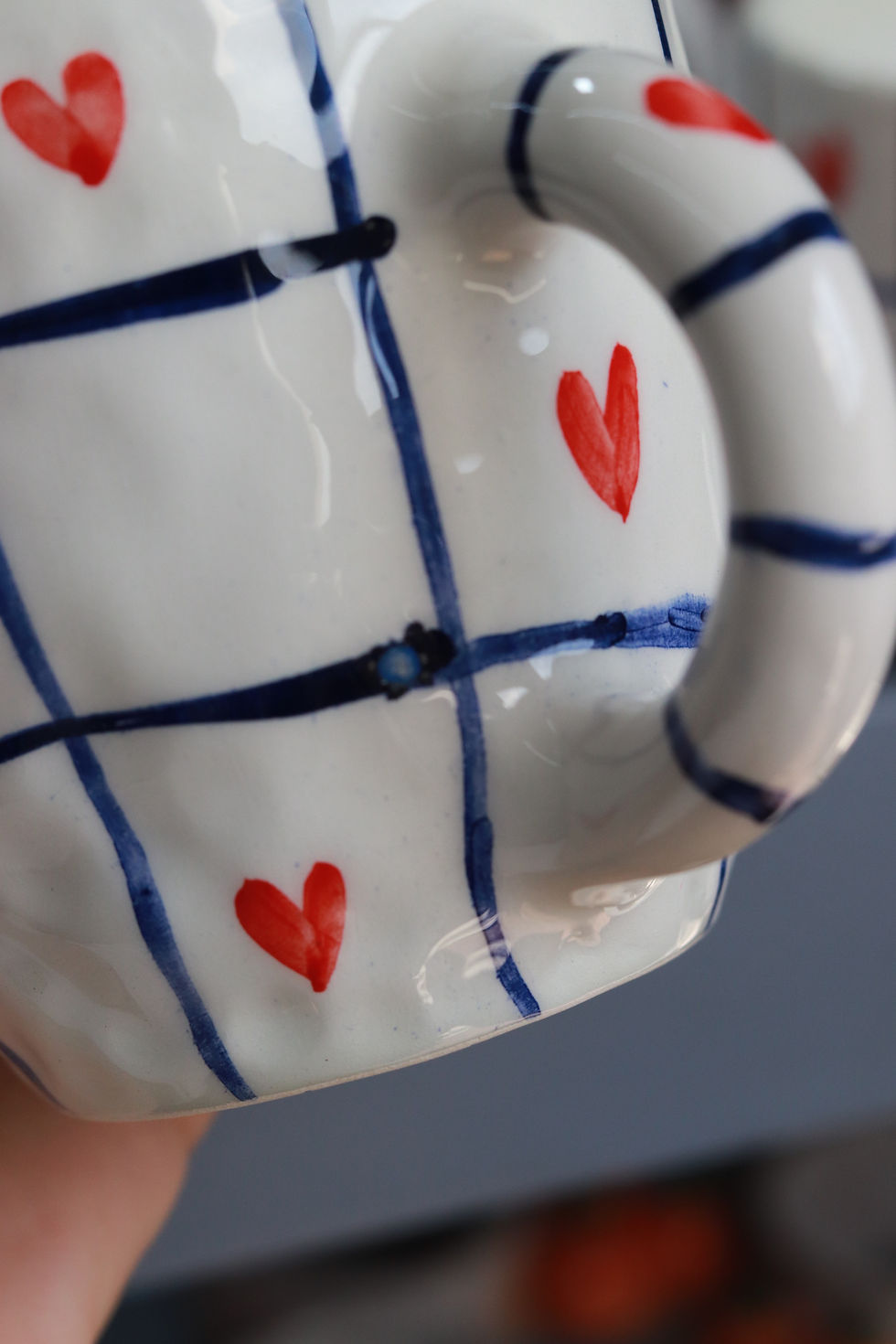 Thumbnail: chess hearts mug