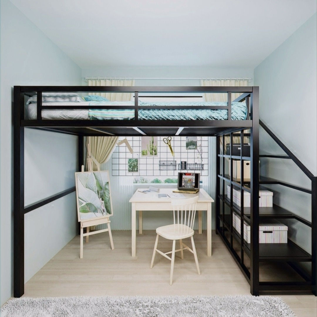 Metalowe łóżko piętrowe w stylu loft dla maksymalnej optymalizacji przestrzeni.