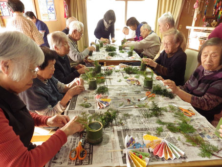 手作りの正月飾りで、新年を迎え
