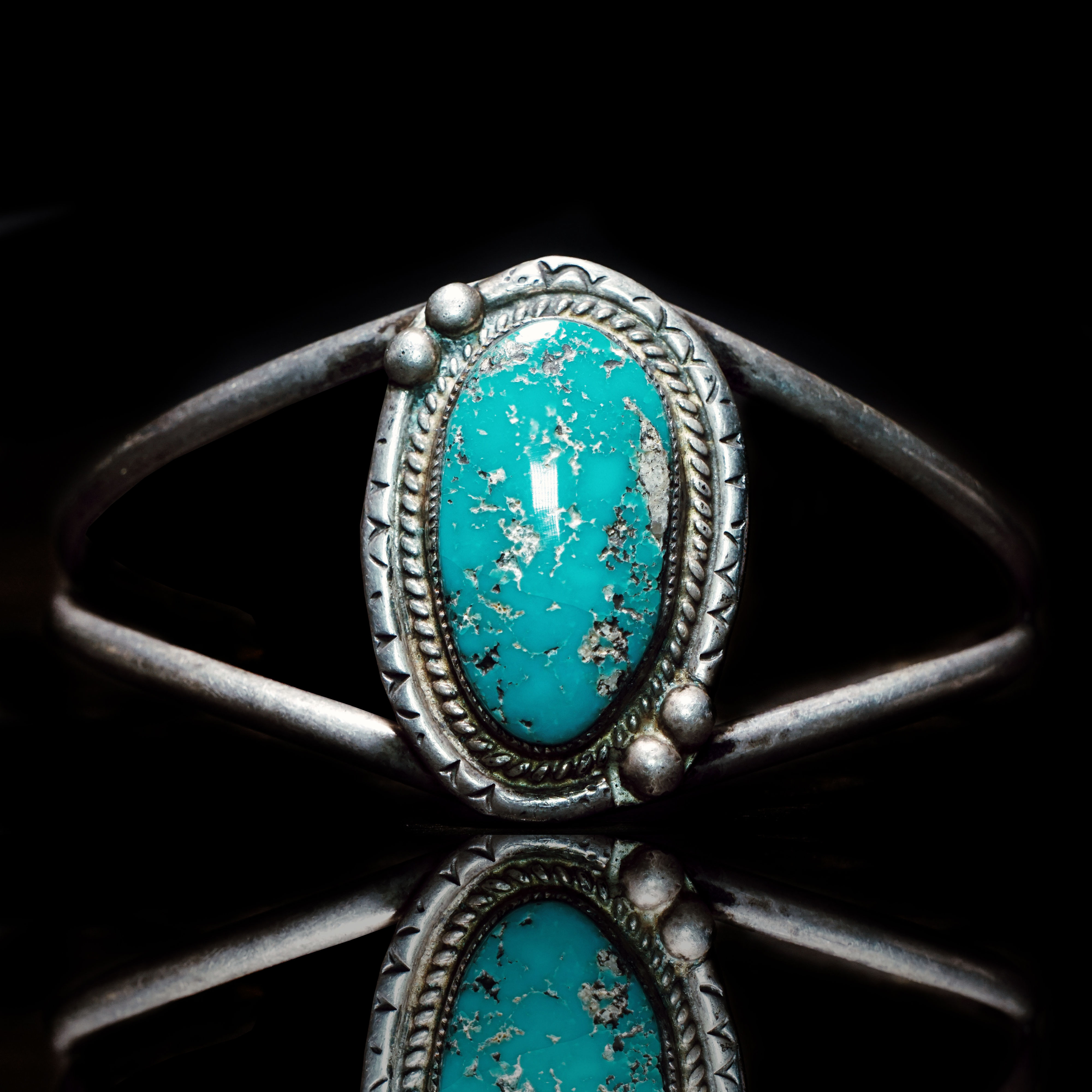 Stunning Vintage Native American Turquoise Sterling Silver Cuff Bracelet