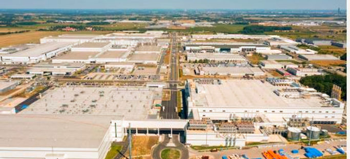 structure industrielle vue du ciel par Rene Dheure