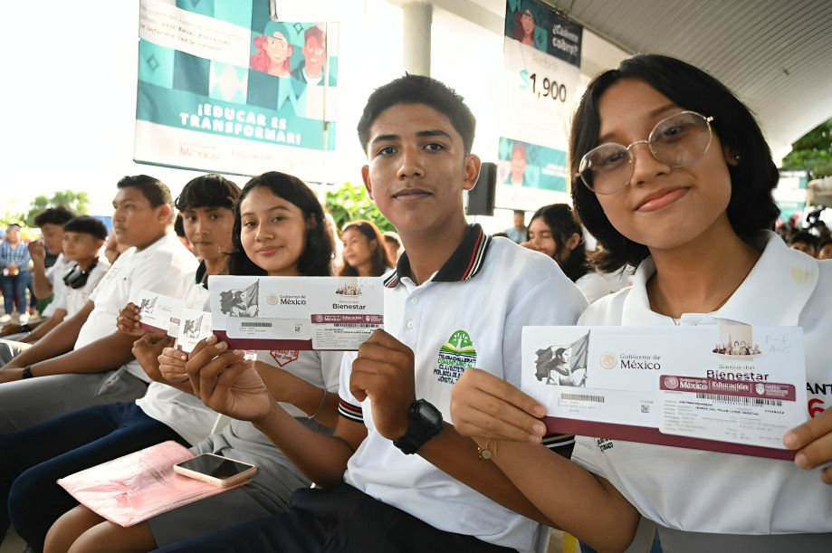 Más de 12.8 millones de estudiantes en México ya reciben Becas para el Bienestar, con una inversión superior a 23 mil millones de pesos.