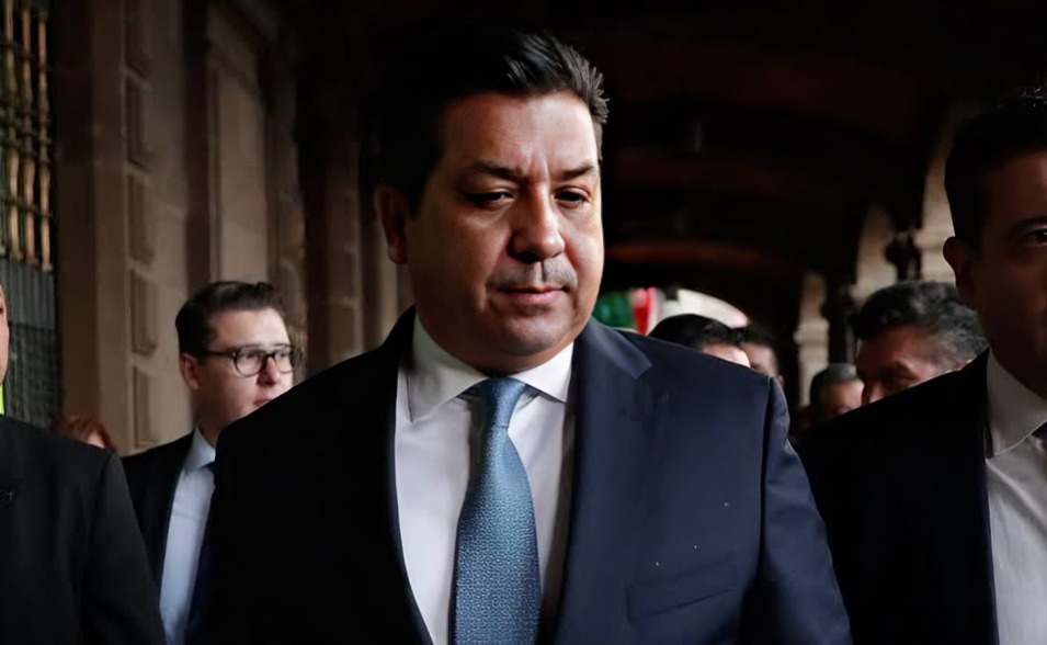 Cabeza de Vaca reta a Sheinbaum y se destapa para la presidencia en 2030