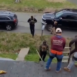 Mujer contrata a migrantes y luego los reporta al ICE para no pagarles