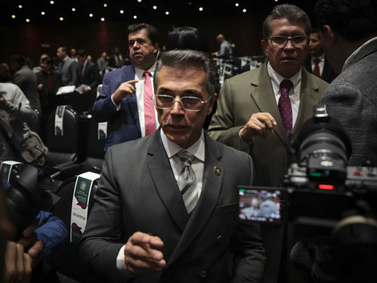 Sergio Mayer pediría nueva licencia en San Lázaro para participar en otro reality