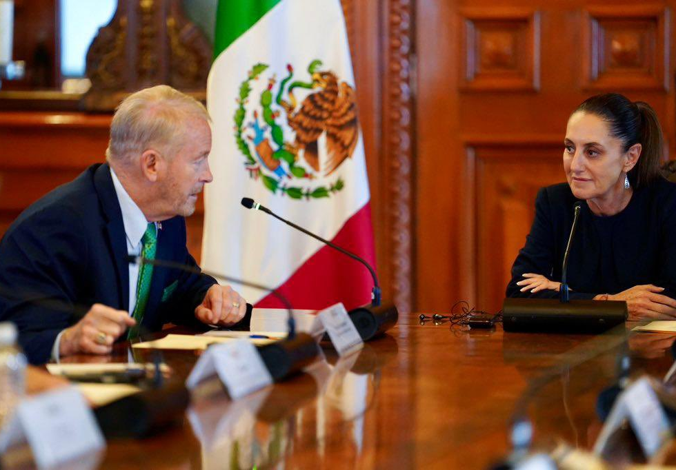 EU entrega 10 fugitivos a México buscados por varios delitos; Johnson destaca cooperación