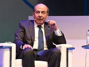 Calderón advierte costos de la polarización y critica populismo desde España