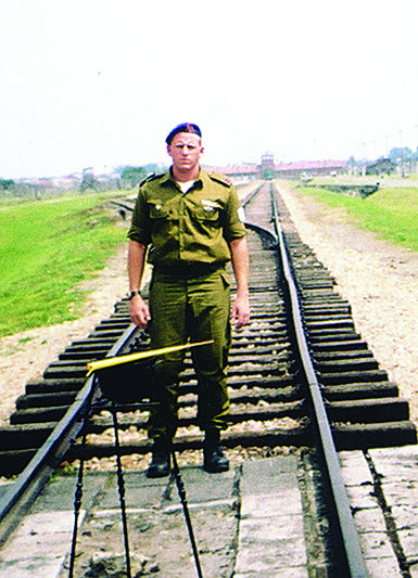 חגי במשלחת קצינים לאושוויץ
